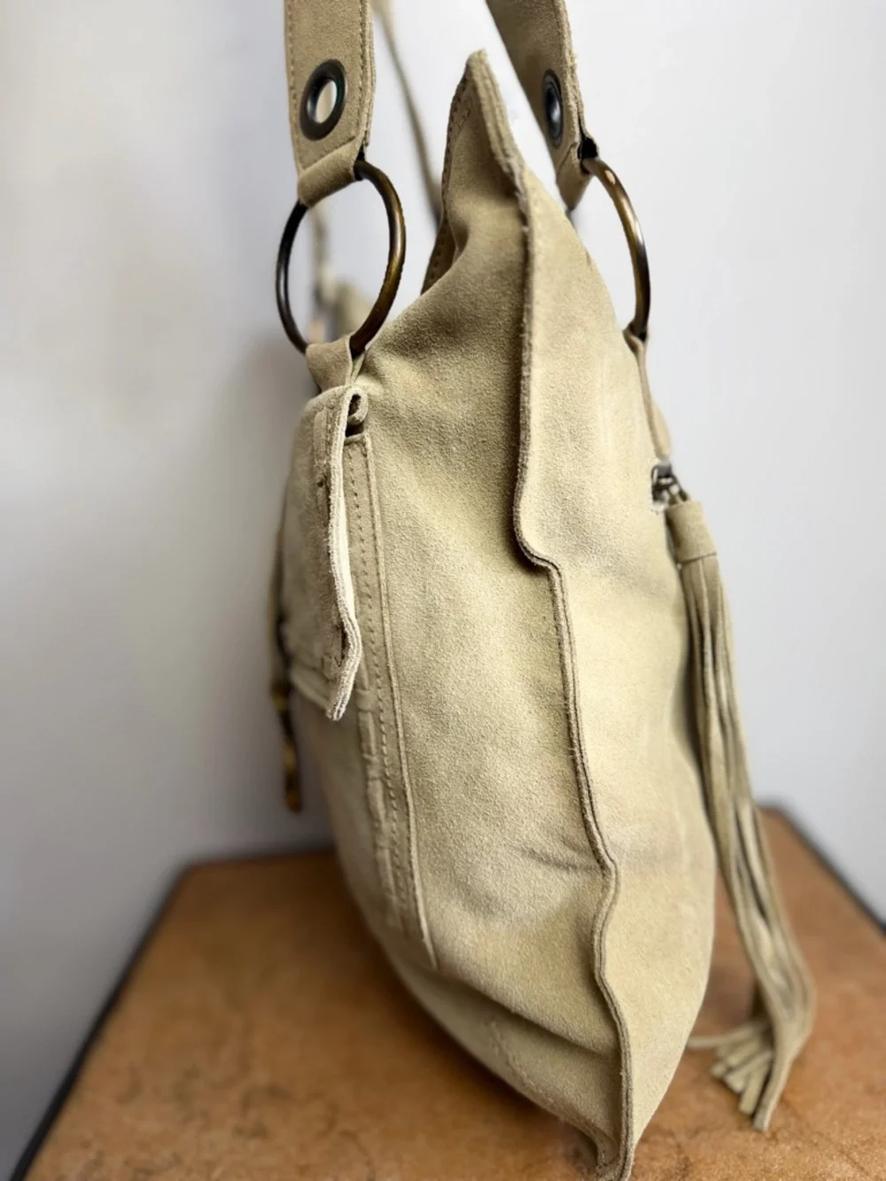 Vintage Guess Suede Shoulder Bag Beige Boho Tassel Leather Y2K - Picture 6 of 14